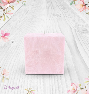 Svíčka Krychle (7 cm) – Růžová / Kvetoucí Paříž / Dvojité srdíčko